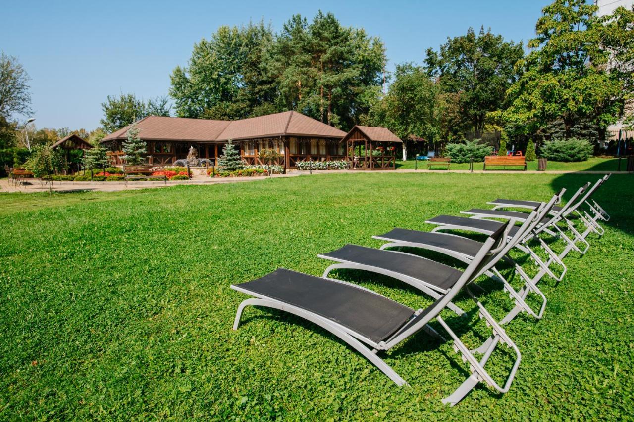 Apart-Hotel Chale Graal Truskavets Bagian luar foto