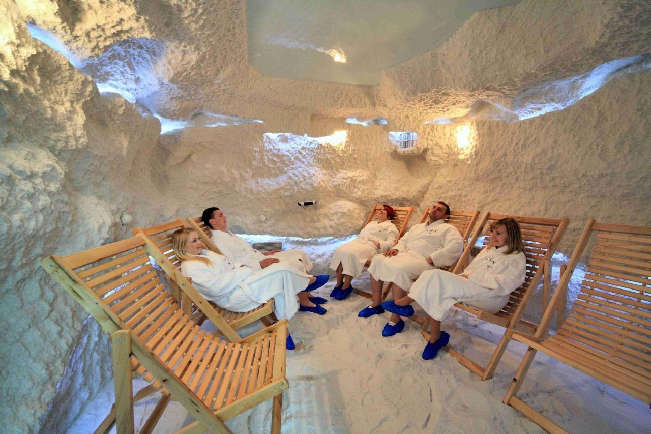 Apart-Hotel Chale Graal Truskavets Bagian luar foto
