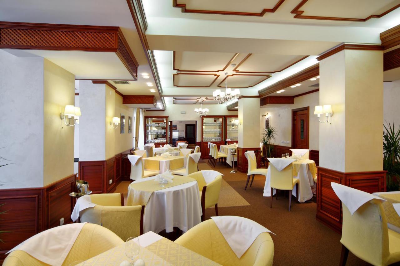 Apart-Hotel Chale Graal Truskavets Bagian luar foto
