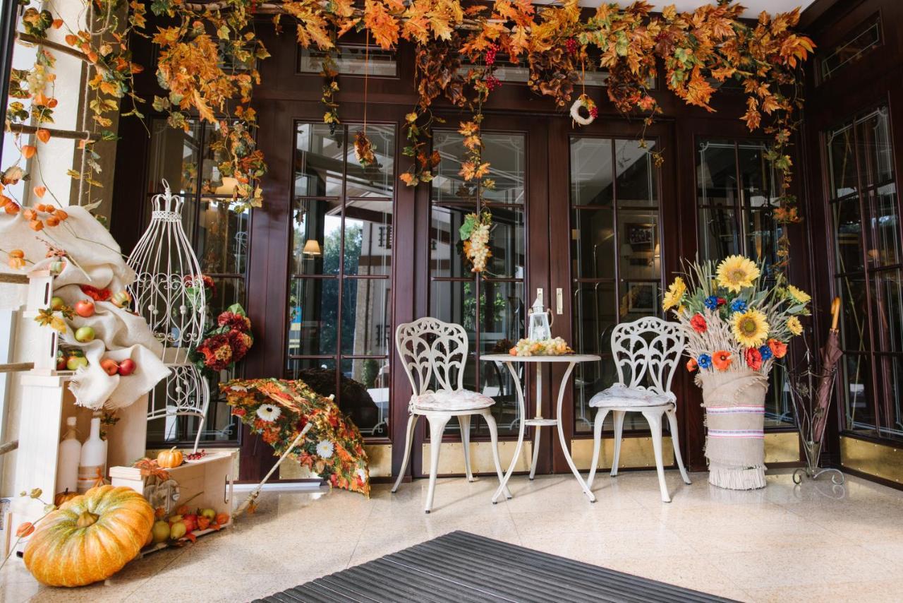 Apart-Hotel Chale Graal Truskavets Bagian luar foto
