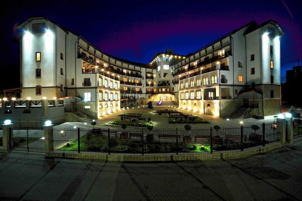 Apart-Hotel Chale Graal Truskavets Bagian luar foto