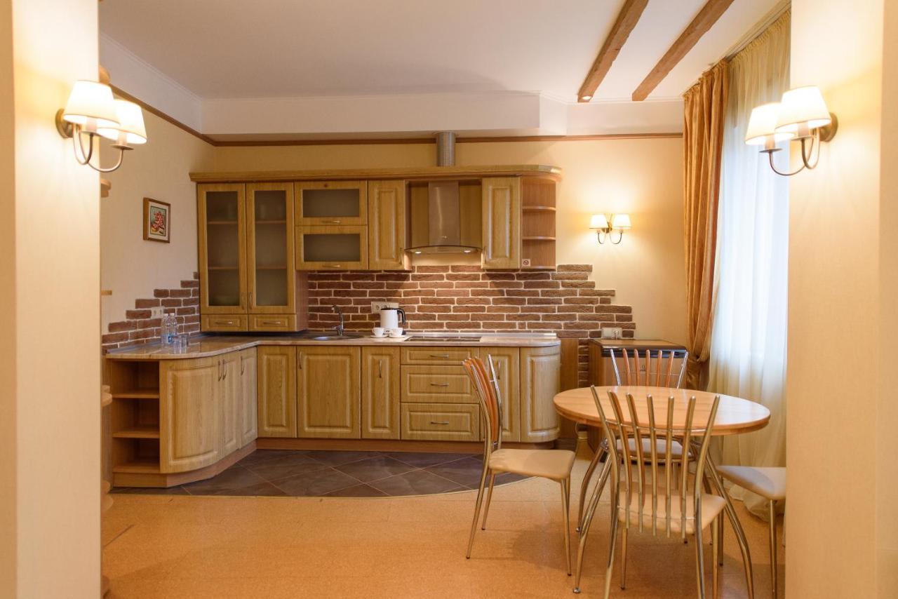 Apart-Hotel Chale Graal Truskavets Bagian luar foto