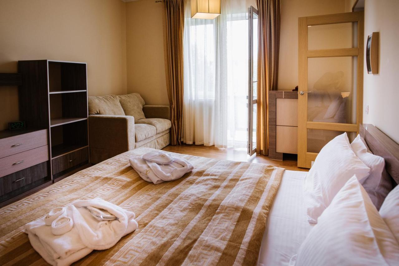 Apart-Hotel Chale Graal Truskavets Bagian luar foto