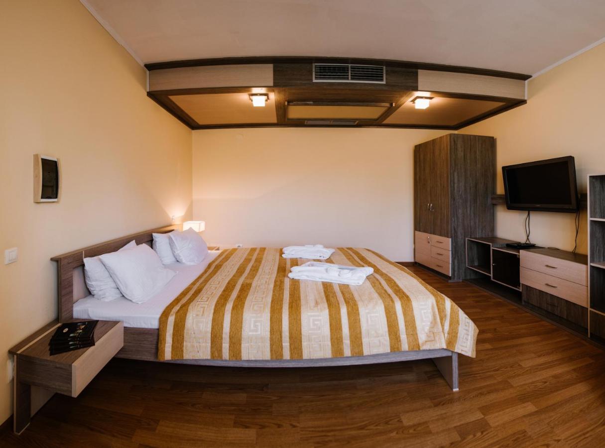 Apart-Hotel Chale Graal Truskavets Bagian luar foto