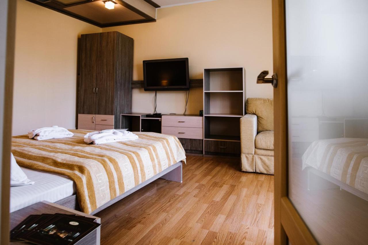 Apart-Hotel Chale Graal Truskavets Bagian luar foto