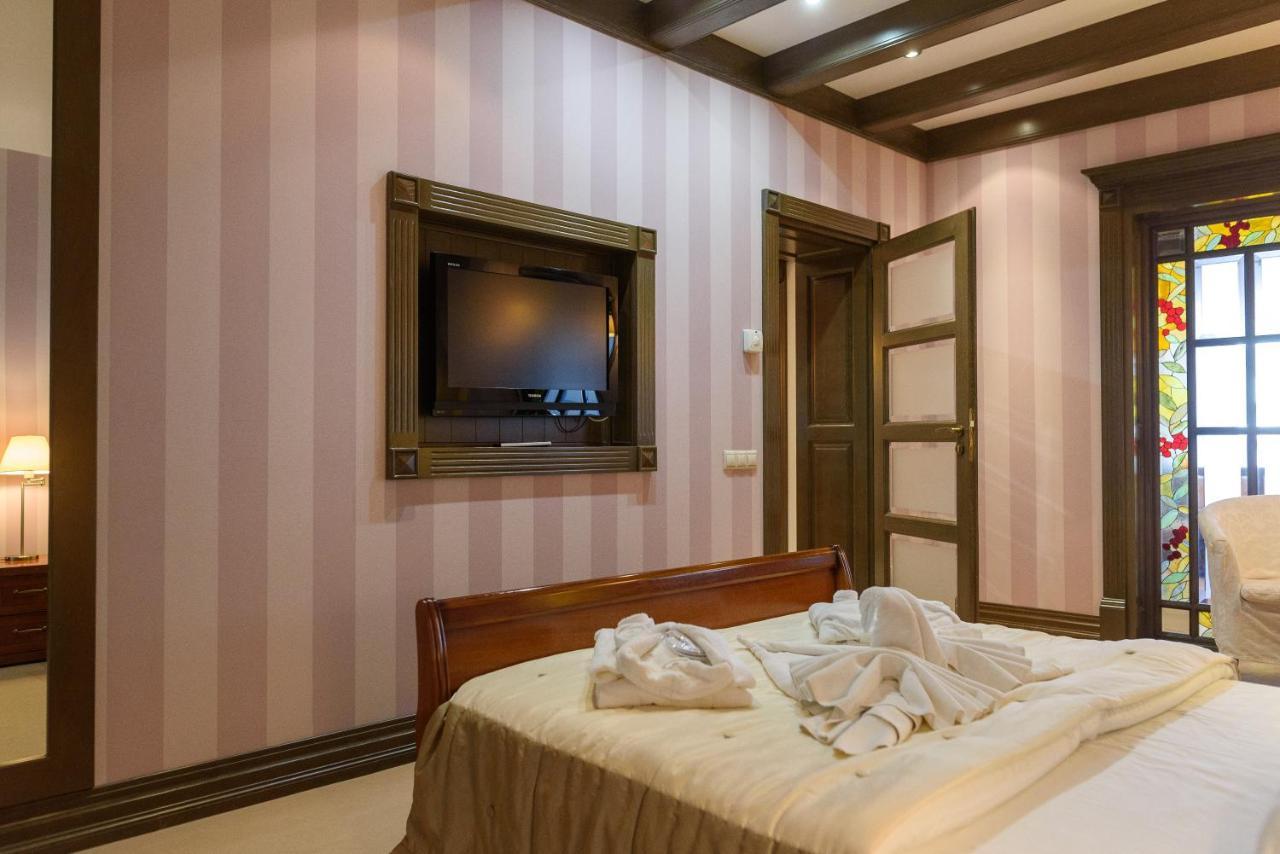 Apart-Hotel Chale Graal Truskavets Bagian luar foto