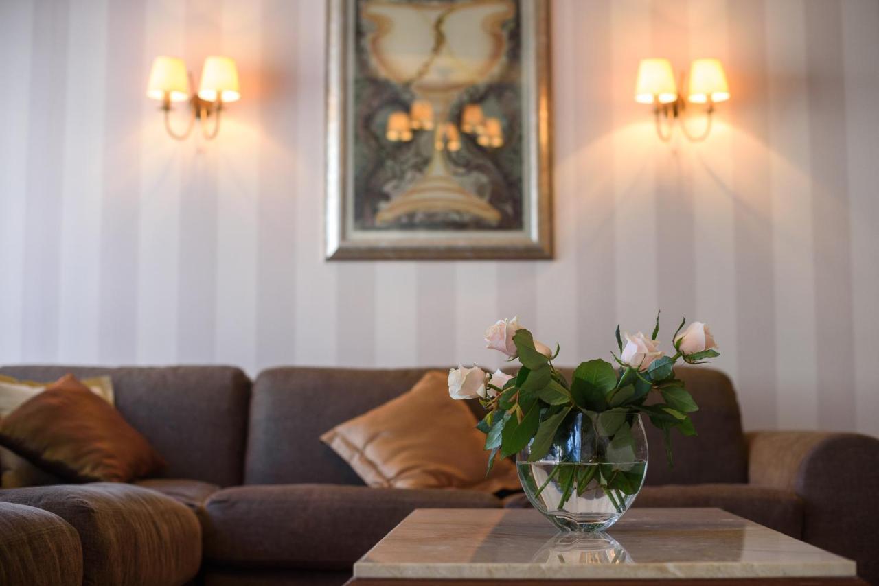 Apart-Hotel Chale Graal Truskavets Bagian luar foto