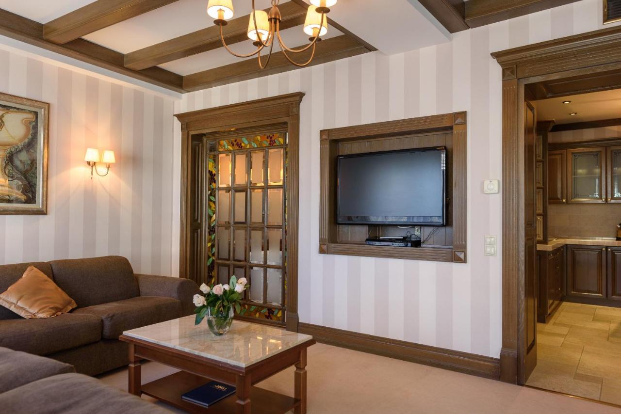 Apart-Hotel Chale Graal Truskavets Bagian luar foto