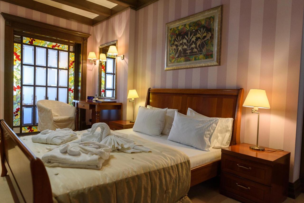 Apart-Hotel Chale Graal Truskavets Bagian luar foto