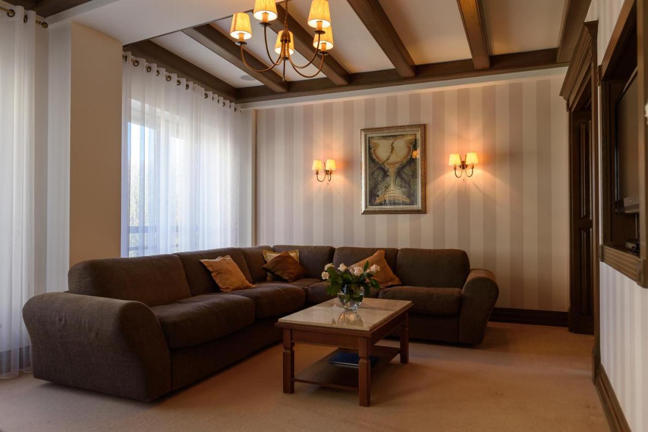 Apart-Hotel Chale Graal Truskavets Bagian luar foto