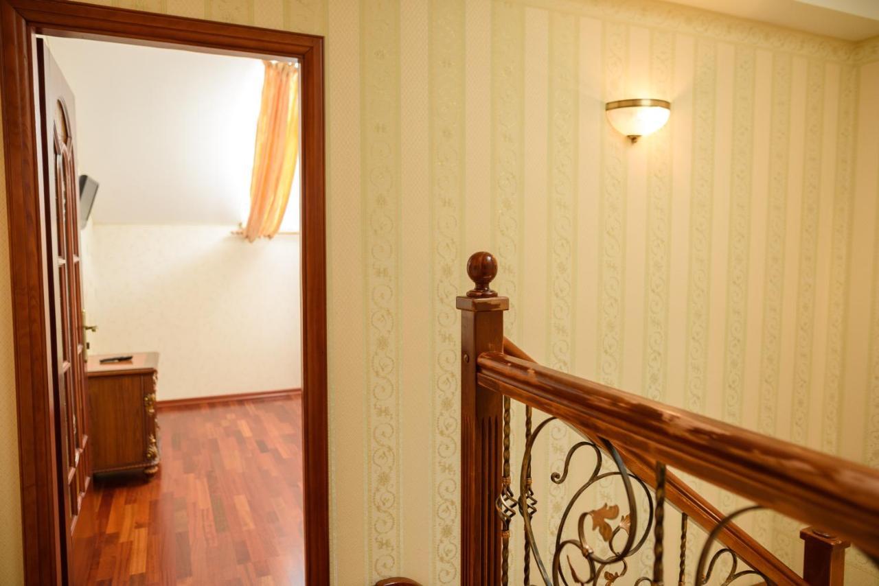 Apart-Hotel Chale Graal Truskavets Bagian luar foto