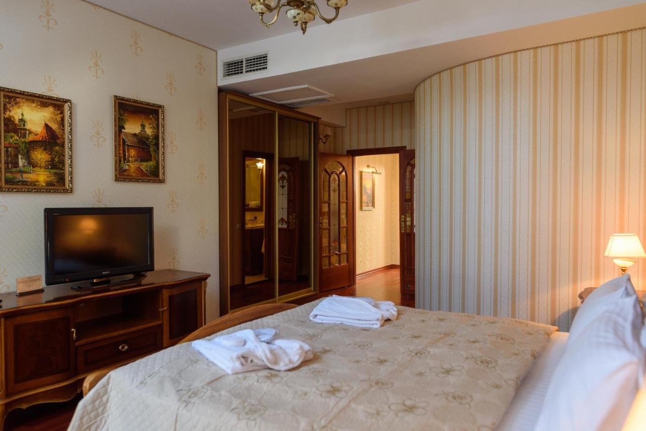Apart-Hotel Chale Graal Truskavets Bagian luar foto