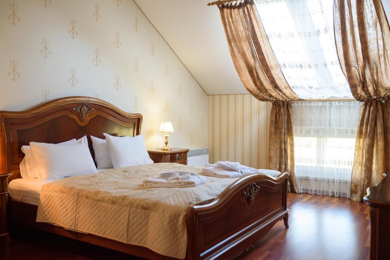 Apart-Hotel Chale Graal Truskavets Bagian luar foto
